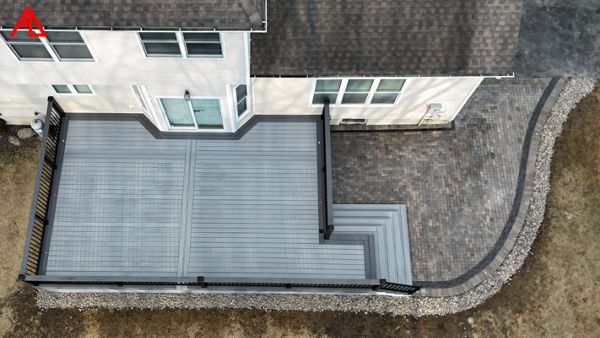 Trex Transcend® Lineage™ Rainer Composite Decking with Trex Transcend® Lineage™ Island Mist picture frame and Trex Signature® Cocktail Railing System