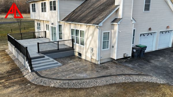 Trex Transcend® Lineage™ Rainer Composite Decking with Trex Transcend® Lineage™ Island Mist picture frame and Trex Signature® Cocktail Railing System