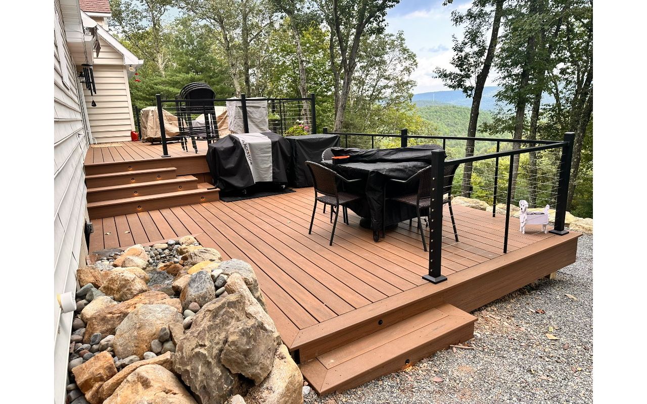 Trex Lineage Jasper With Cable Railing