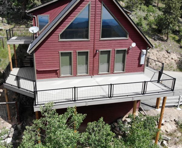 Conifer, CO Trex Lineage deck in Biscayne with steel frame and Trex Signature railing in black