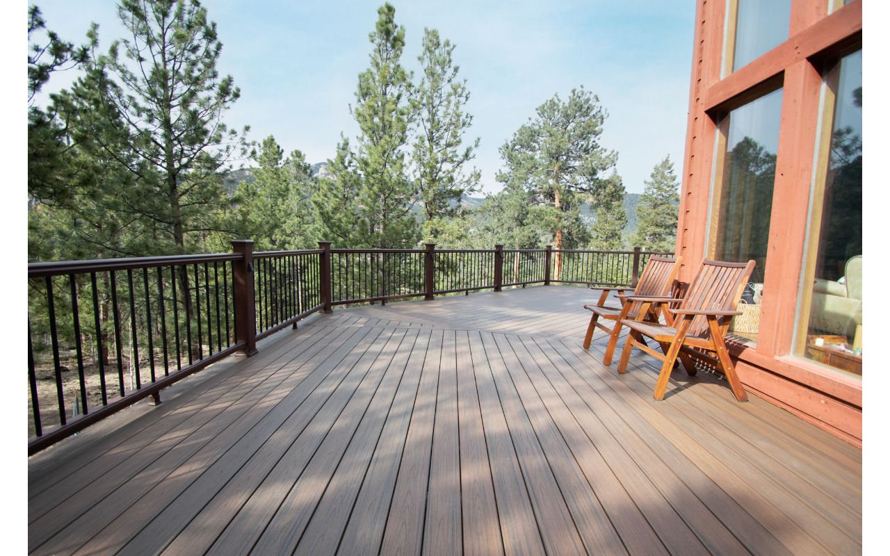Pine, CO Trex Transcend deck and railing in Spiced Rum