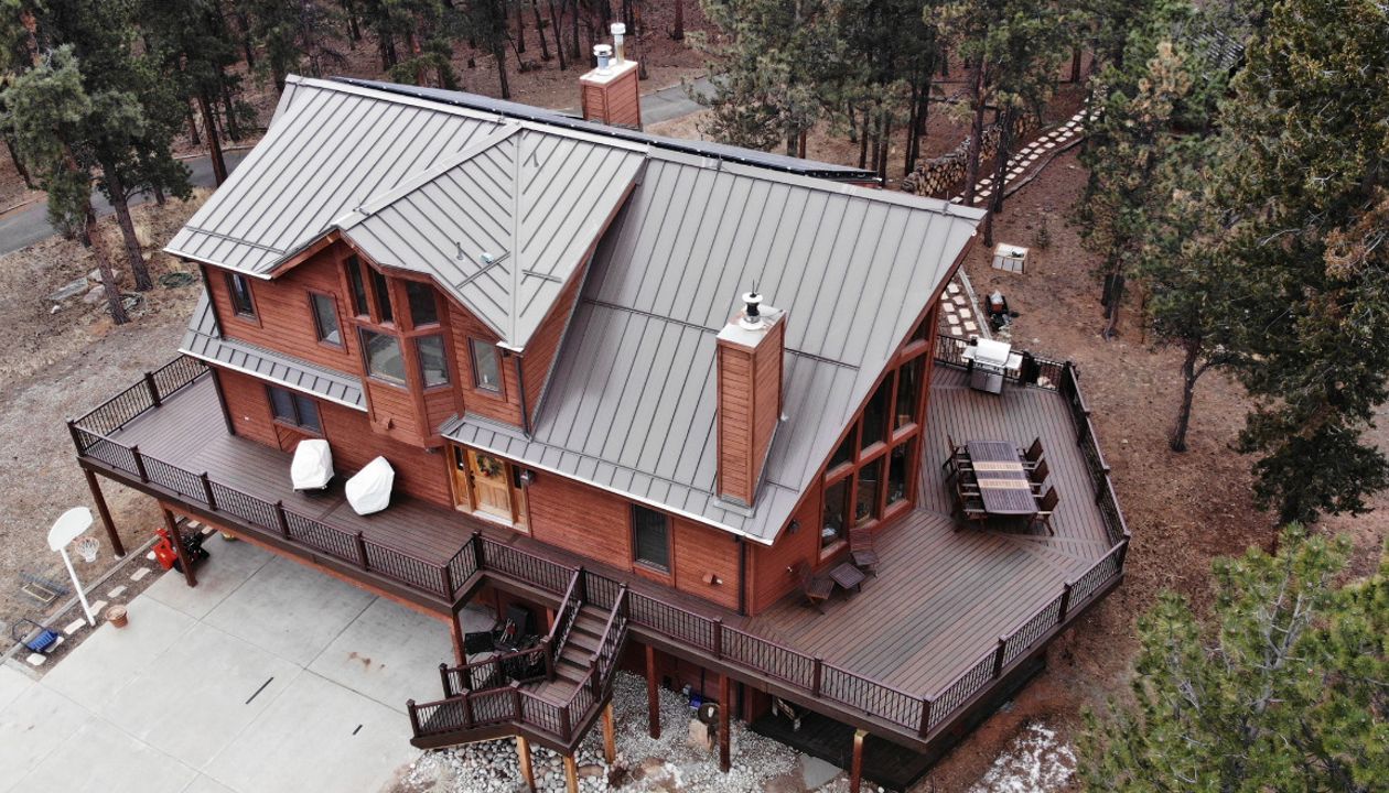 Pine, CO Trex Transcend deck and railing in Spiced Rum