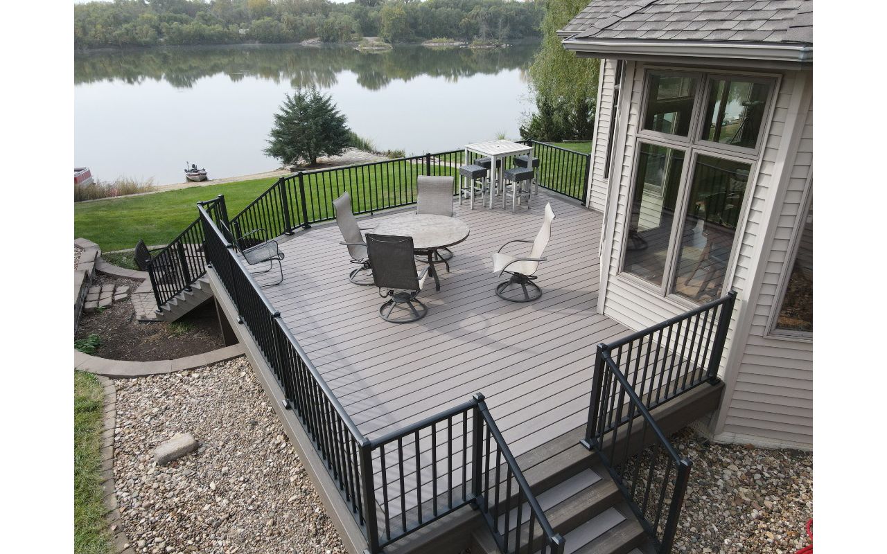 Trex Transcend Lineage Biscayne with Coastal Bluff border and fascia