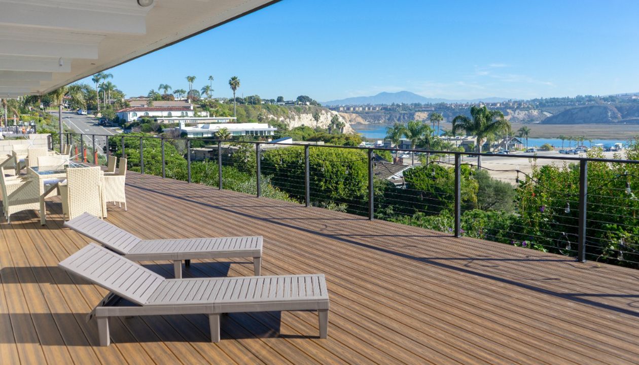 Trex Hillside Deck Newport Beach Deck in Havana Gold