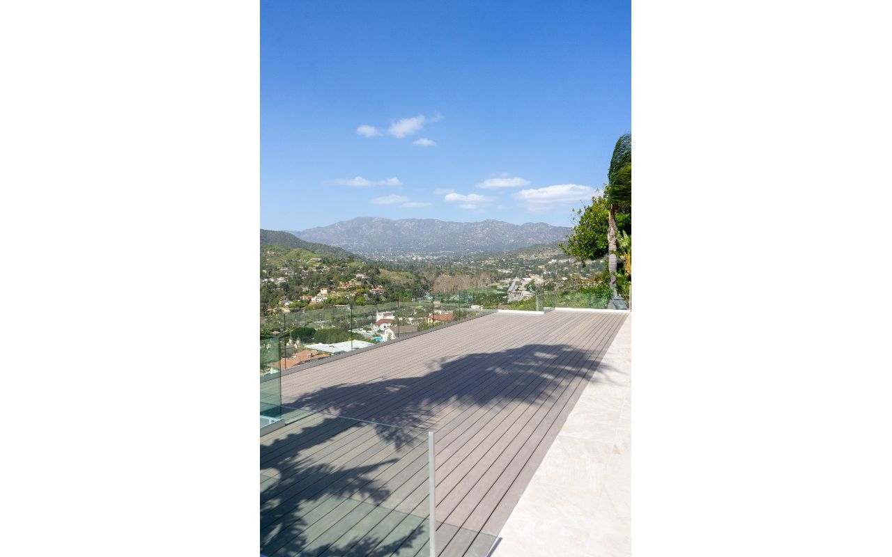 Trex Biscanye Hillside Deck