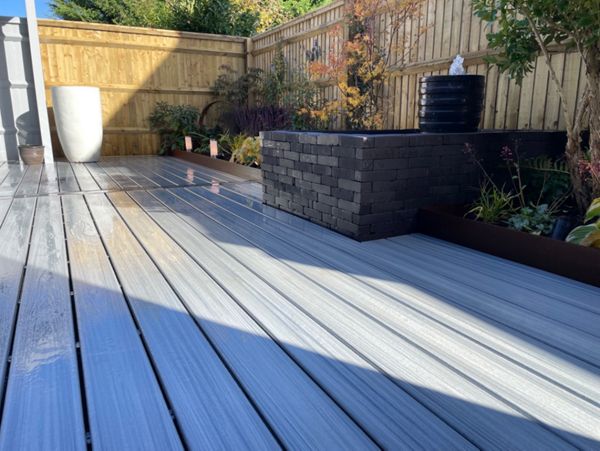 Amersham composite decking in Trex courtyard garden