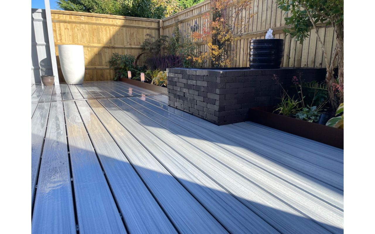 Amersham composite decking in Trex courtyard garden