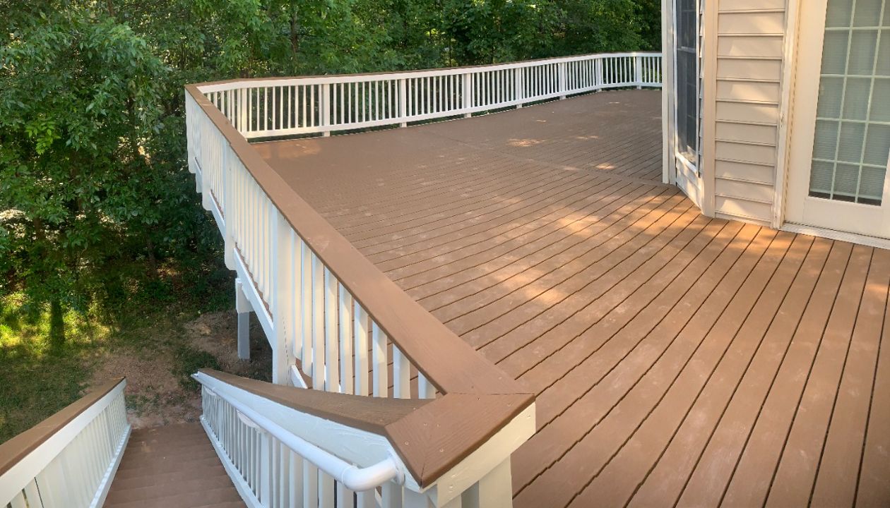 TREX Select Saddle decking and cocktail railing