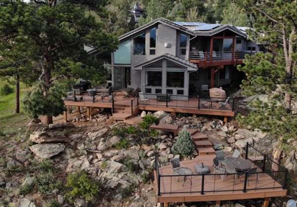 Golden, CO Trex Transcend deck in Tiki Torch with steel railing