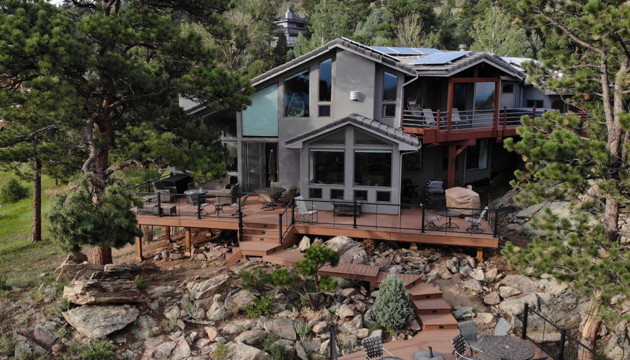 Golden, CO Trex Transcend deck in Tiki Torch with steel railing