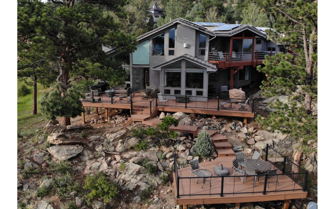 Golden, CO Trex Transcend deck in Tiki Torch with steel railing