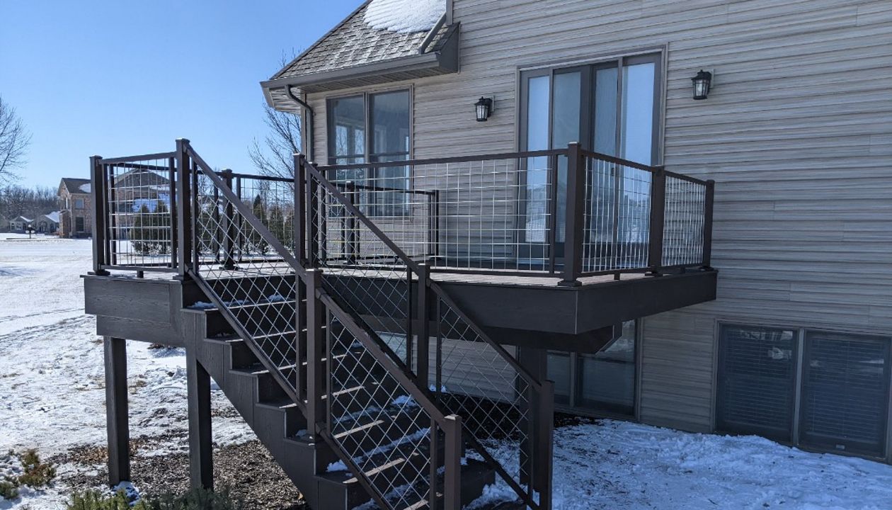 Trex Deck with Trex Mesh Rail