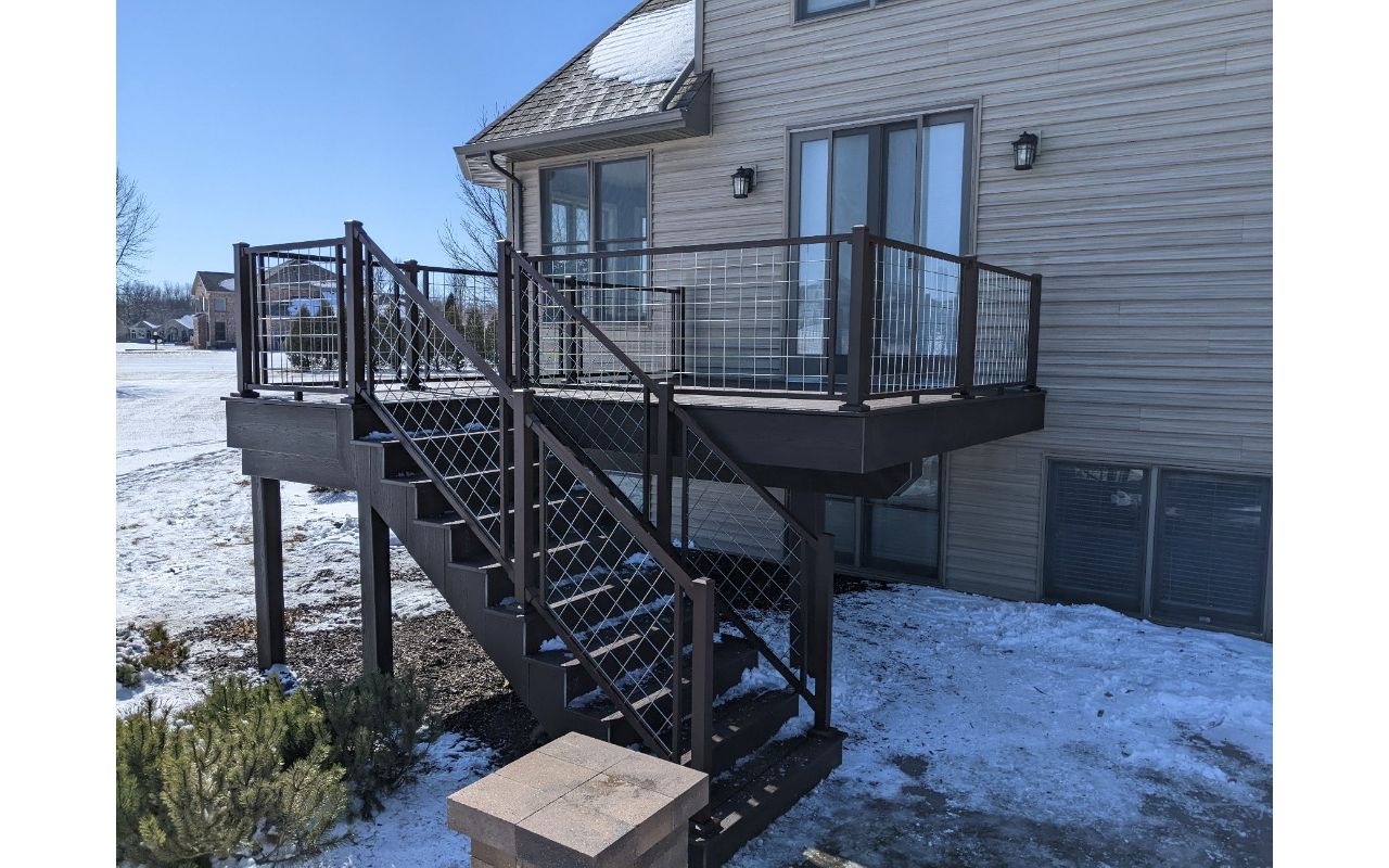 Trex Deck with Trex Mesh Rail