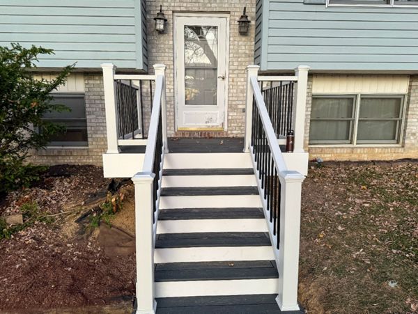 Front Porch - Trex Clam Shell Decking with Trex Select Railings and Trex Fascia