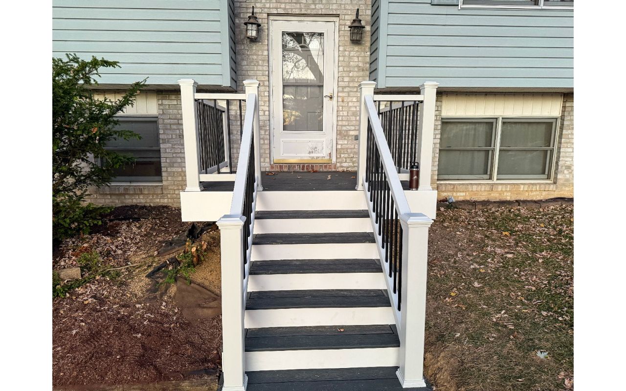 Front Porch - Trex Clam Shell Decking with Trex Select Railings and Trex Fascia