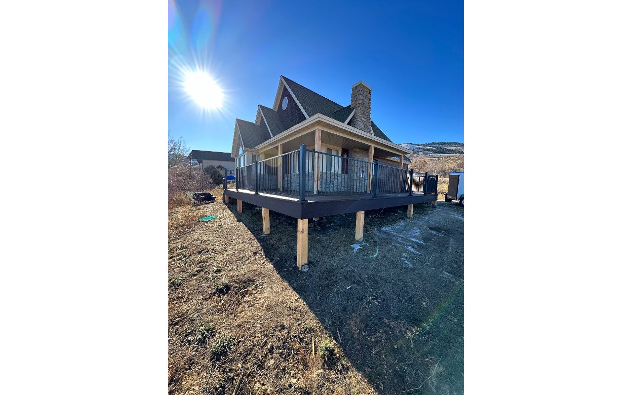 Tucked away in the mountains, this cozy cabin deck features Trex® Select Saddle decking, a Madera picture frame, and Trex® Aluminum Railing, all protected with Trex® Joist Tape for long-lasting performance.