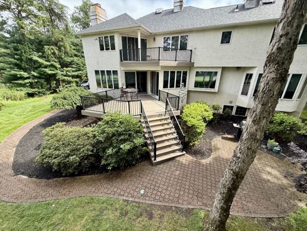 Trex Biscayne Lineage decking with Trex Signature aluminum railing