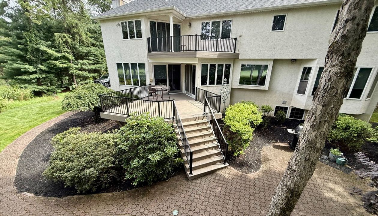 Trex Biscayne Lineage decking with Trex Signature aluminum railing