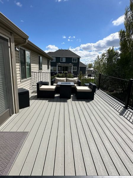 A spacious 300 sq. ft. Trex® Tide Pool deck with Clam Shell picture framing, Trex® Aluminum Railing, and Trex® Joist Tape for lasting strength and style — built for everyday living and long-term performance.