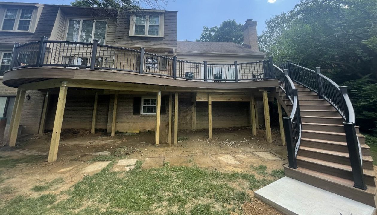 Trex Transcend Tiki Torch and Havana Gold decking with Transcend Charcoal Black railing