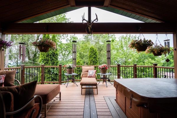 20 x 20 TREX TRANSCEND TIKI TORCH LOTS OF LIGHTS