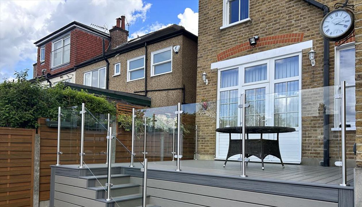 This Trex Transcend Gravel Path deck with Trex Transcend Island Mist borders was raised to create storage underneath and easy access to the house. Based in Walthamstow London the customers were very pleased and have since recommended us to friends.