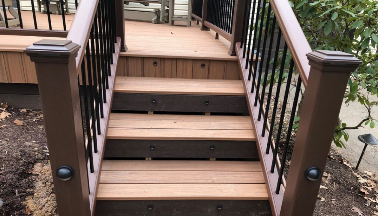 TIKI TORCH DECKING , 18" - 3 PLANKS DEED STAIR CASE WITH LOTS OF LIGHTS