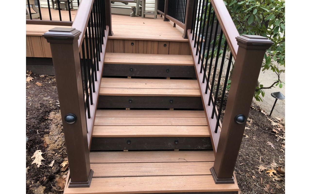TIKI TORCH DECKING , 18" - 3 PLANKS DEED STAIR CASE WITH LOTS OF LIGHTS
