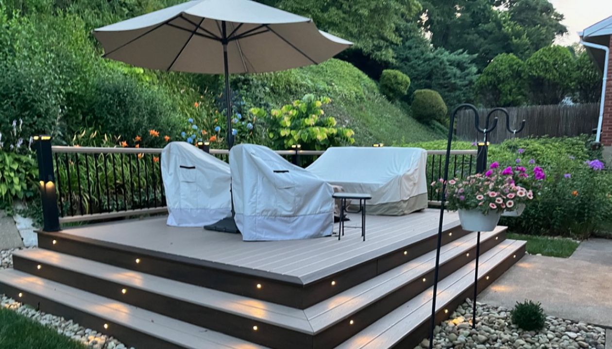 12 X 16 TREX TRANSCEND DECK LONG STAIRS WITH RISER LIGHTS WEDGE LIGHTS POSTS CAP LIGHTS ROPE SWING & SPICED RUM