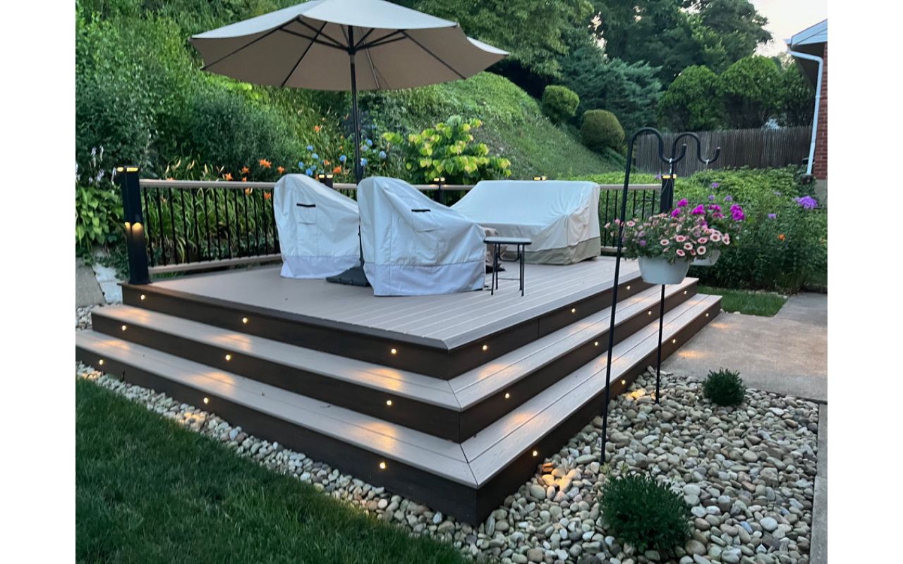 12 X 16 TREX TRANSCEND DECK LONG STAIRS WITH RISER LIGHTS WEDGE LIGHTS POSTS CAP LIGHTS ROPE SWING & SPICED RUM