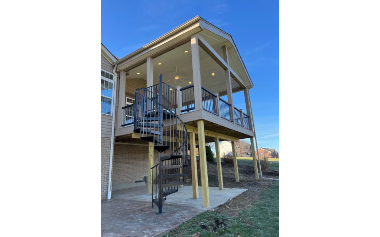 MEGA DECK 20X20 SPIRAL STAIR CASE ALL METAL LIGHTING WRAPPED 6X6 ROOF SUPPORT POSTS AND ROPE SWING FASCIA ALL BLACK RAILING