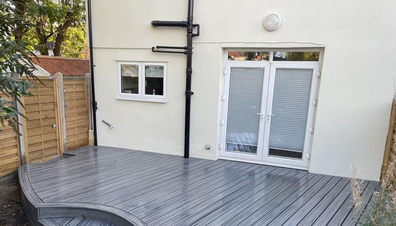 Trex Transcend Island Mist with Trex custom curves in Sidcup Kent.