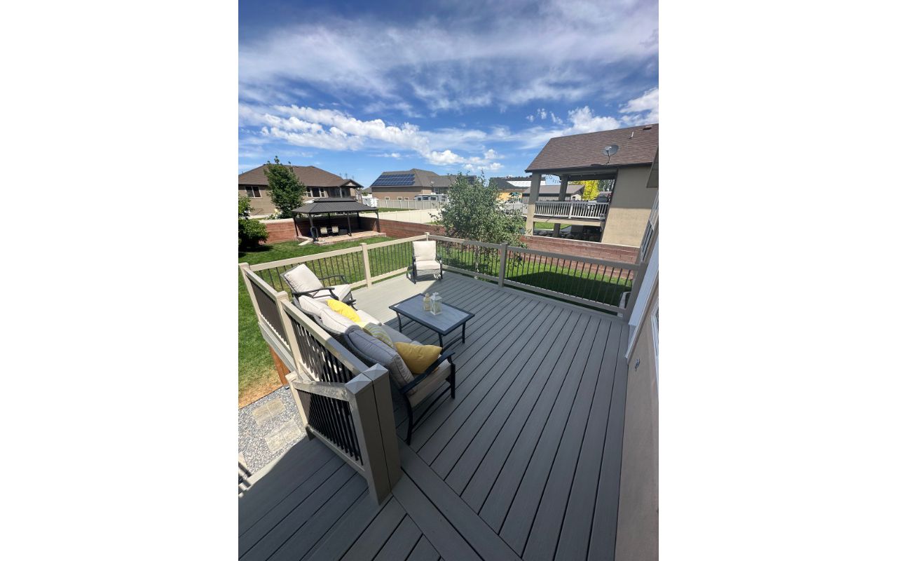 This deck shines with the rich Tide Pool color, paired perfectly with low-maintenance vinyl railing and sleek metal balusters for a modern, durable finish. Style and strength, all in one beautiful package.
