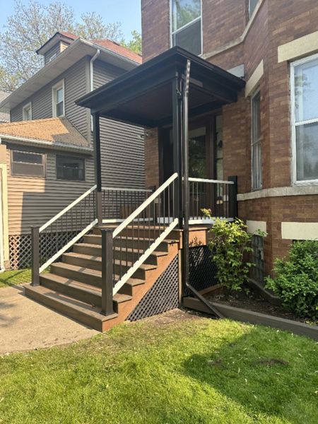 Front Porch, Rogers Park