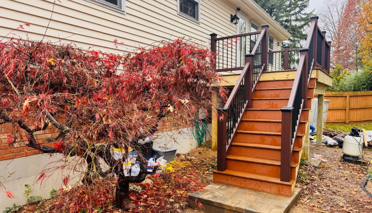 Trex Vintage Lantern Deck & Vintage Lantern Railings