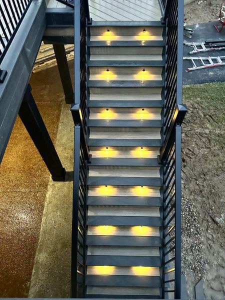 Trex Enhance Honey Grove decking with Trex Clamshell border