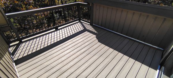 Trex Enhance Naturals decking installation with hidden fasteners in Honey Grove color with heat mitigating technology.