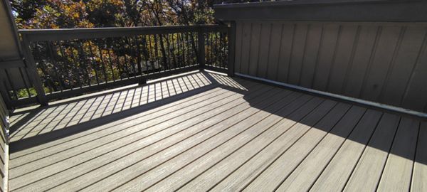 Trex Enhance Naturals decking installation with hidden fasteners in Honey Grove color with heat mitigating technology.