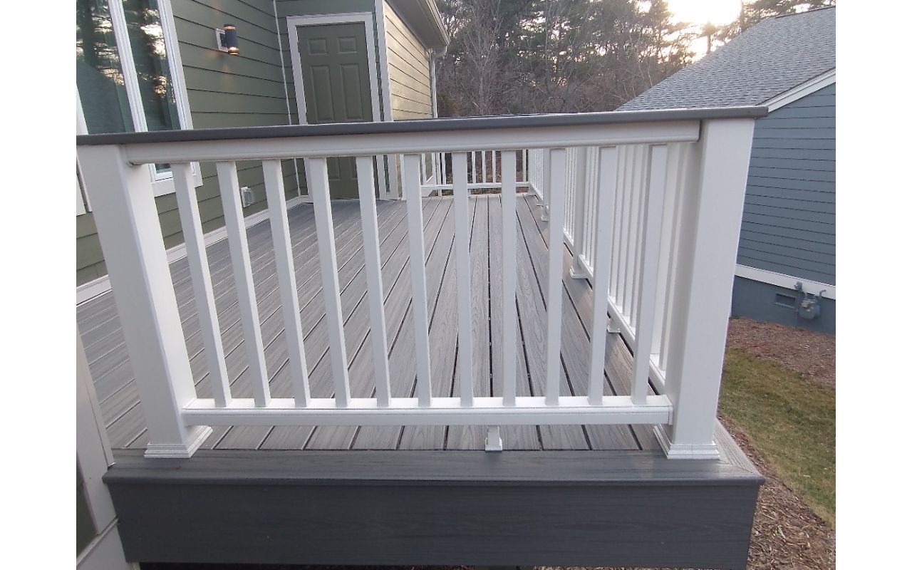 Trex Transcend Classic White balusters.