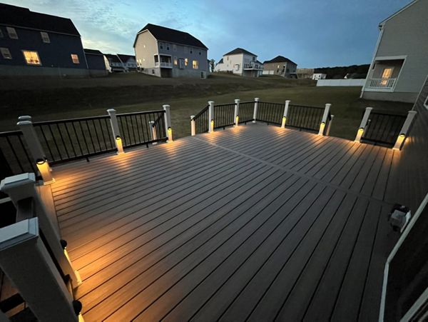 Trex Select Black Railing With White Post Sleeve With Lights