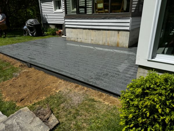 Clam Shell Ground Level Deck