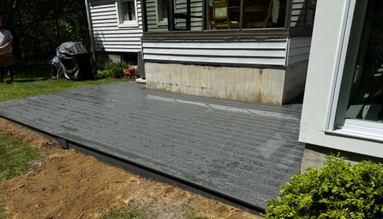 Clam Shell Ground Level Deck