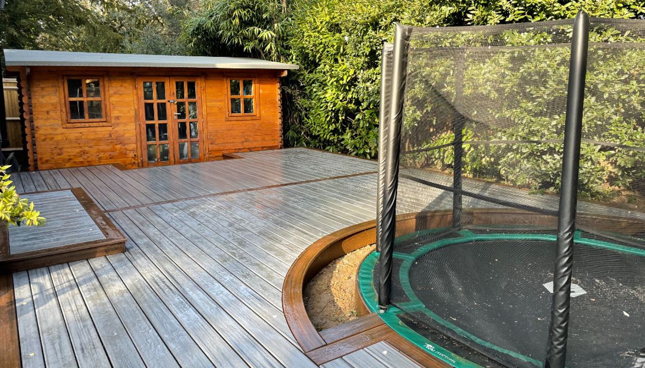 Trex custom curved Spiced Rum borders from The Transcend Tropicals Range with a Trex Transcend Tropicals Island Mist main in Cobham Surrey