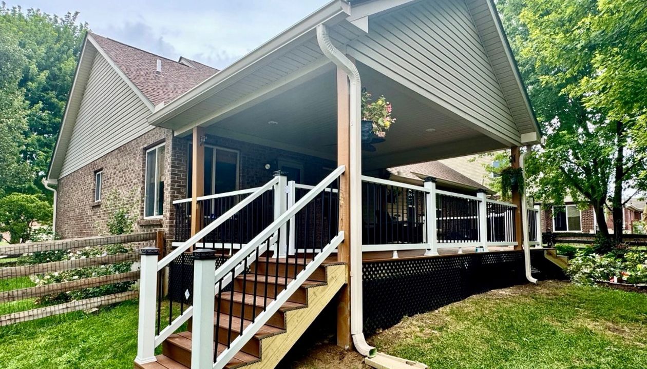 Trex Enhance Saddle  & Trex Railings