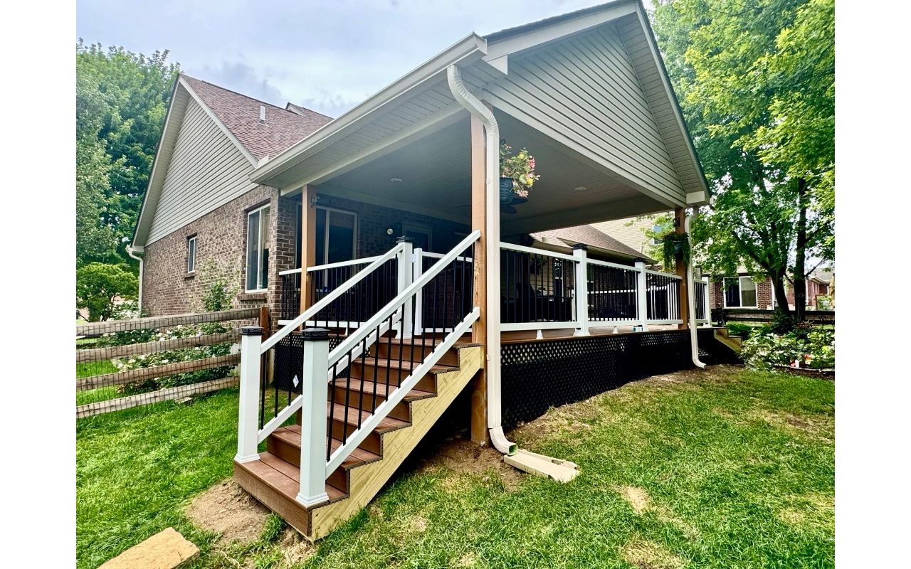 Trex Enhance Saddle  & Trex Railings