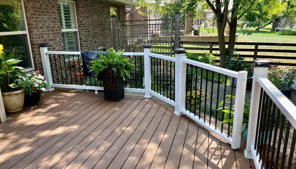 Trex Enhance Saddle  & Trex Railings