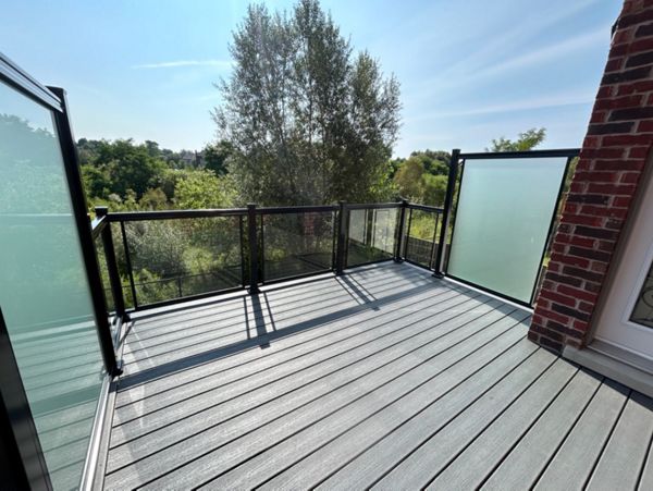 Newman Decks Trex Composite with Aluminum Glass Railings and Privacy Panels