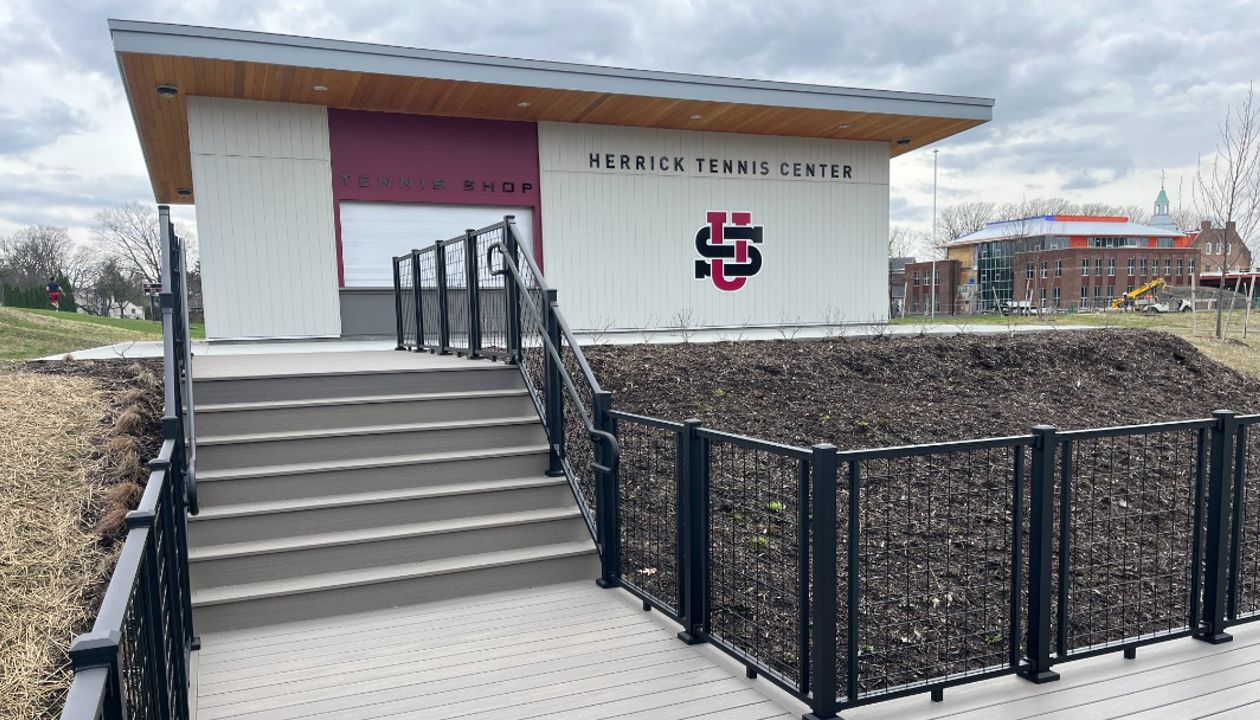 Trex Transcend Lineage Biscayne w/ Trex Signature Mesh railing in black.