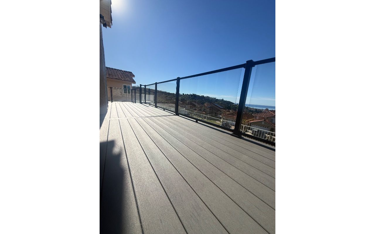 Trex Signature Railing and Point Reyes deck boards, san Clemente