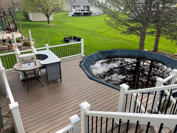 Toasted Sand decking and Select Railing
